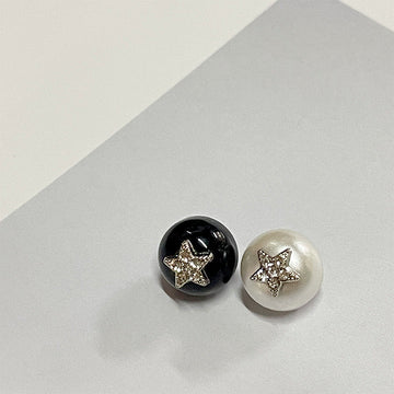 10-mm Resinhemdknöpfe: Schwarz und Weiß, Strass-Stern, Metallhülse (2 Stück)