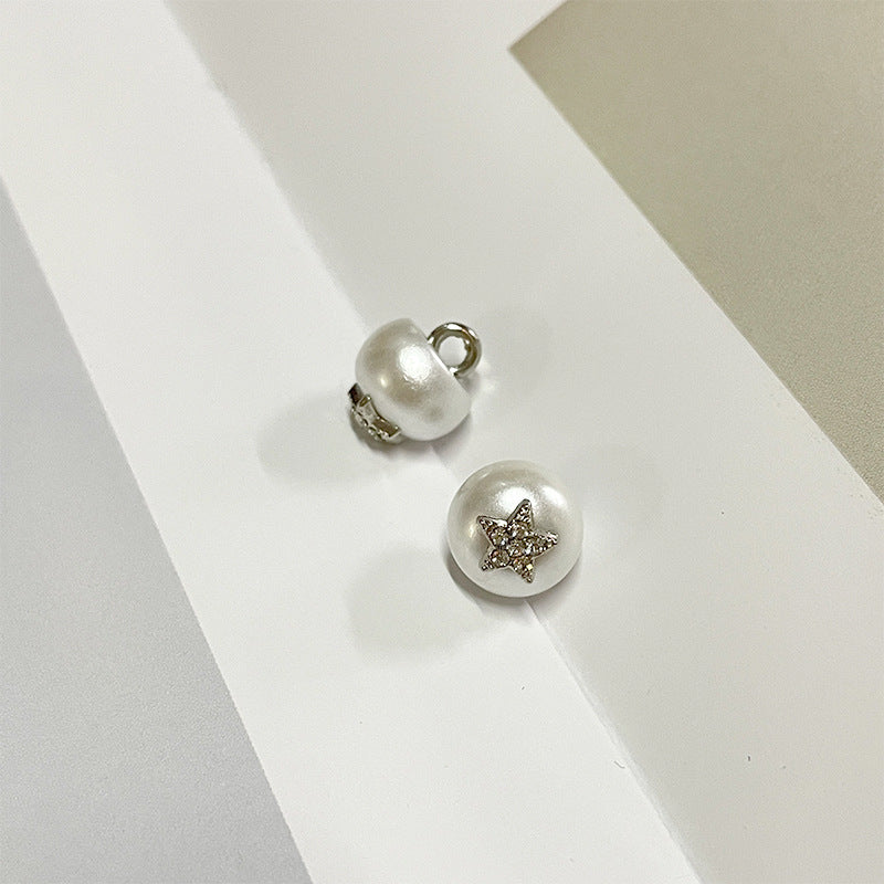 Weiße 10-mm Resinhemdknöpfe, Strass-Stern, Metallöse (Vorder- & Rückansicht)