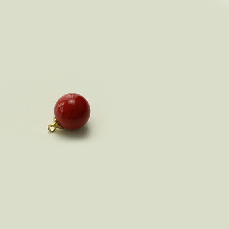 Roter Perlenknopf (oblate) mit goldfarbener Metallöse