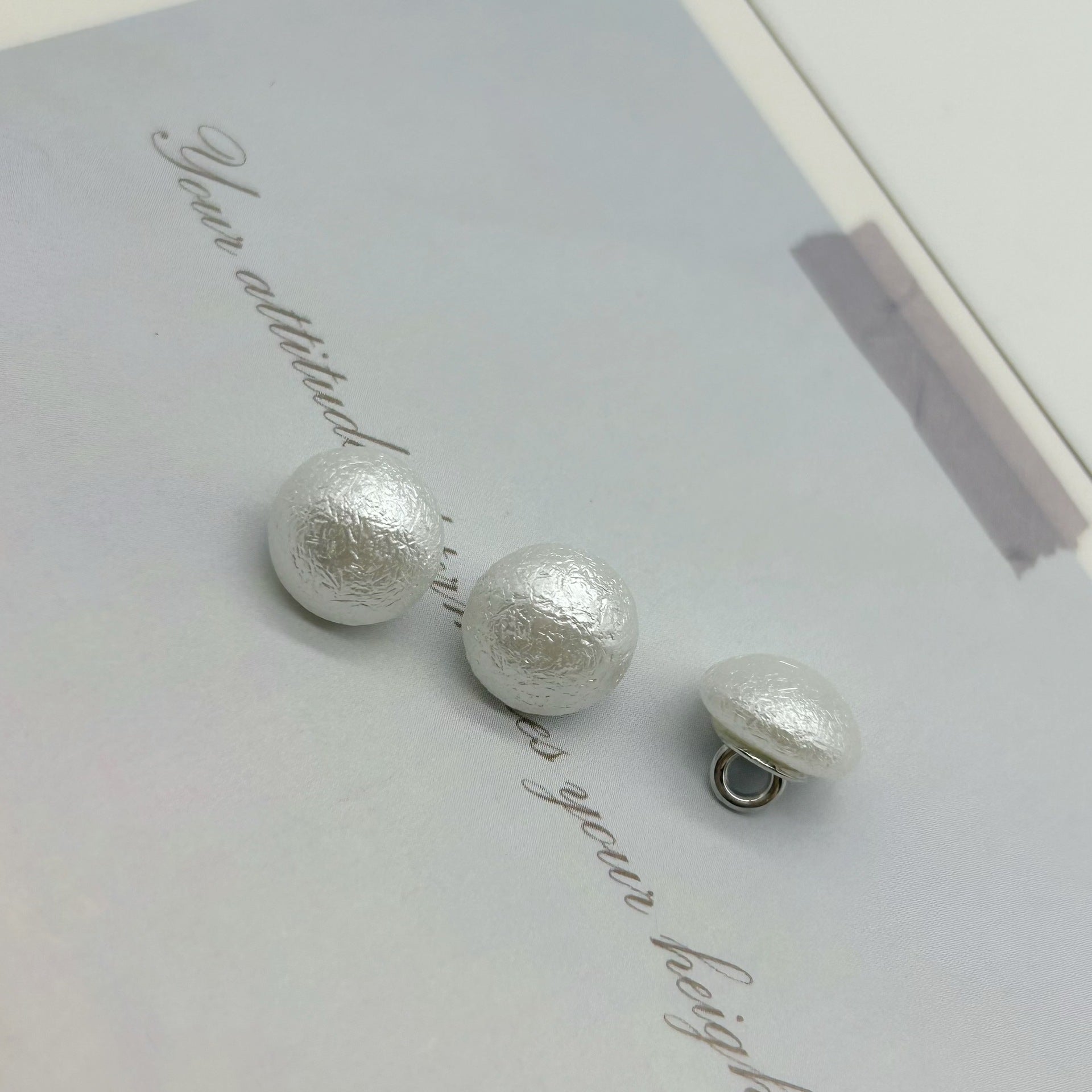 10mm round wrinkled pearl buttons, silvery white, metal loop back