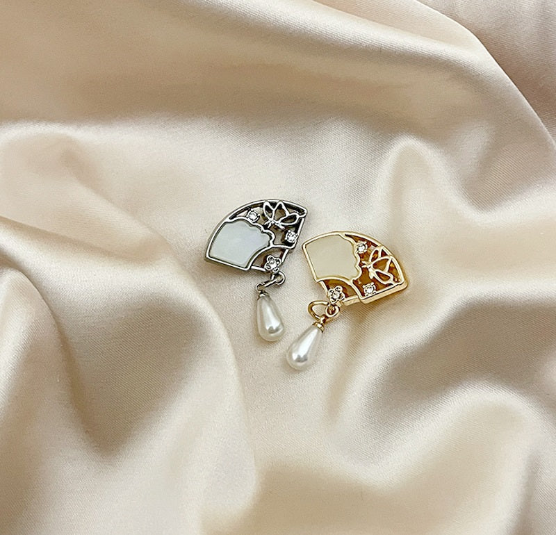 Fan metal shank buttons: silver & gold, hollow diamonds, pearl drop accents