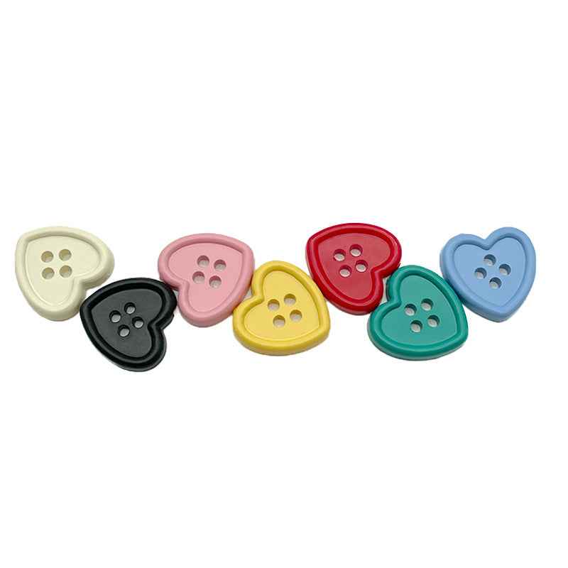 18mm four-hole heart-shaped plastic fashion buttons, assorted colors (70 pack)