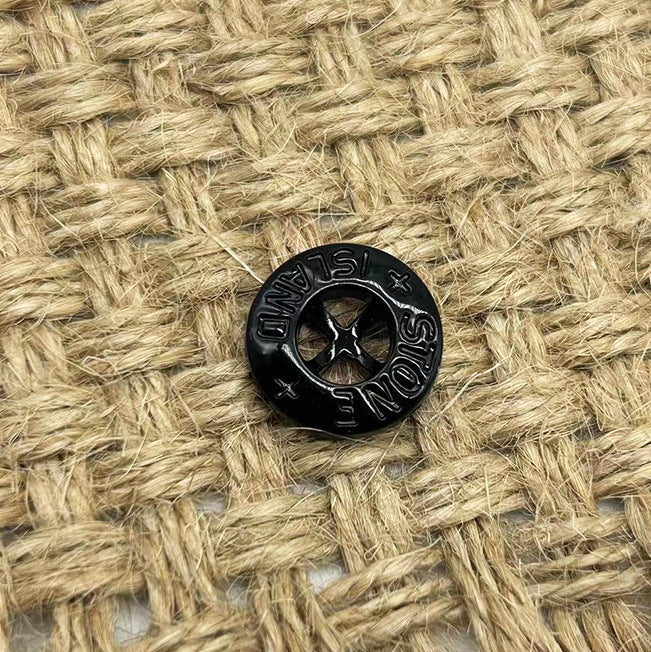 Black 14/20mm four-hole Stone Island logo decorative button, close-up front
