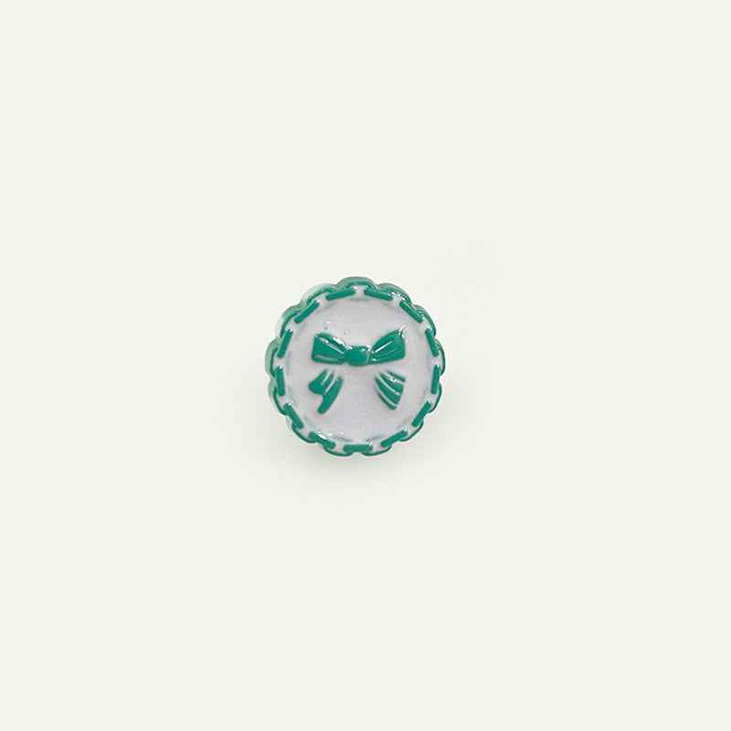 18mm plastic button with chain edge, green face, bow detail