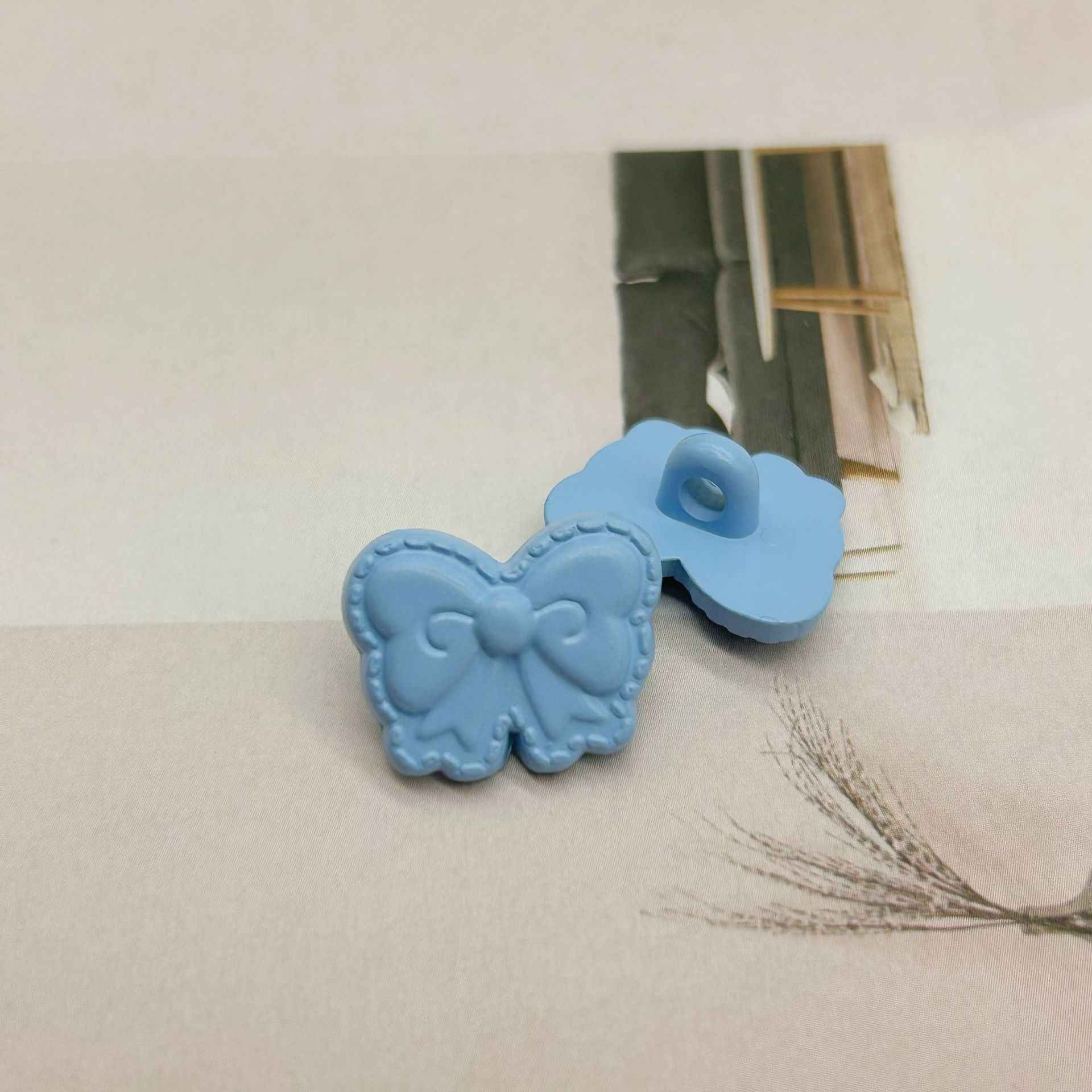 Children's butterfly-shaped shank buttons, light blue, 18mm, 60-pack