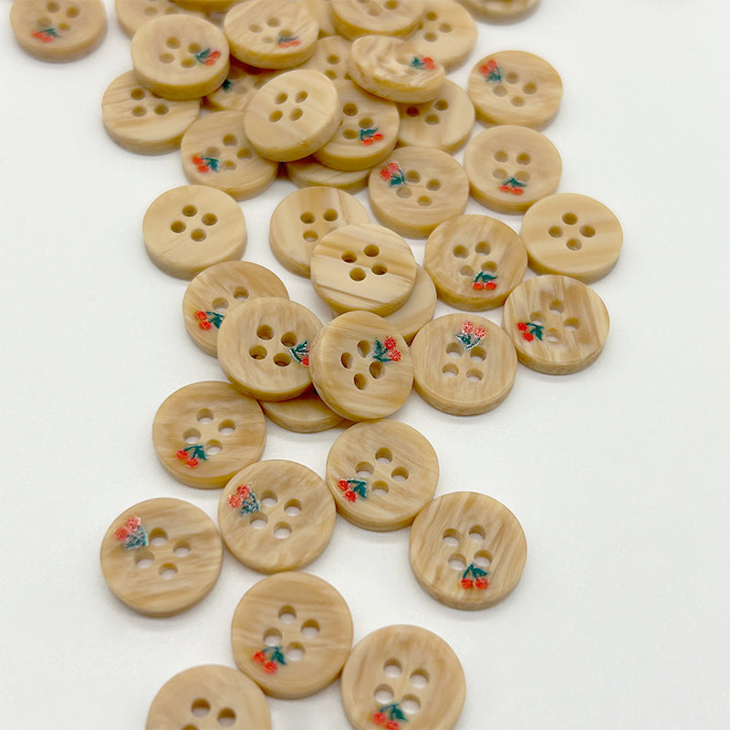 Botones beige redondos con 4 agujeros y diseño de cerezas rojas