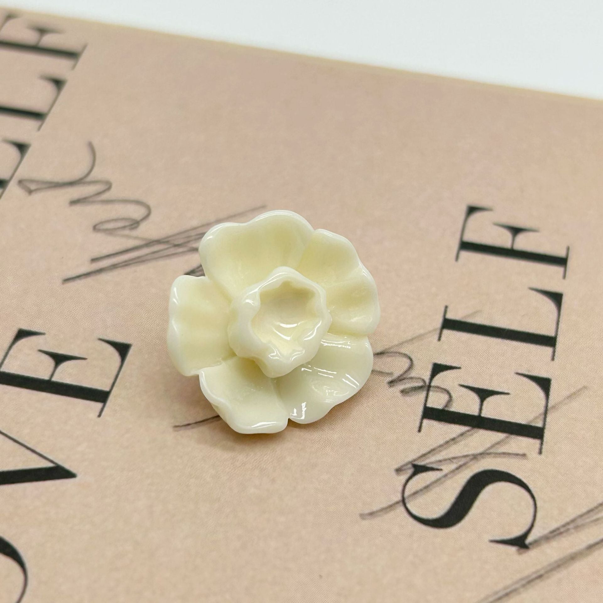 Cream/white 3D flower button with metal shank, glossy petal surface