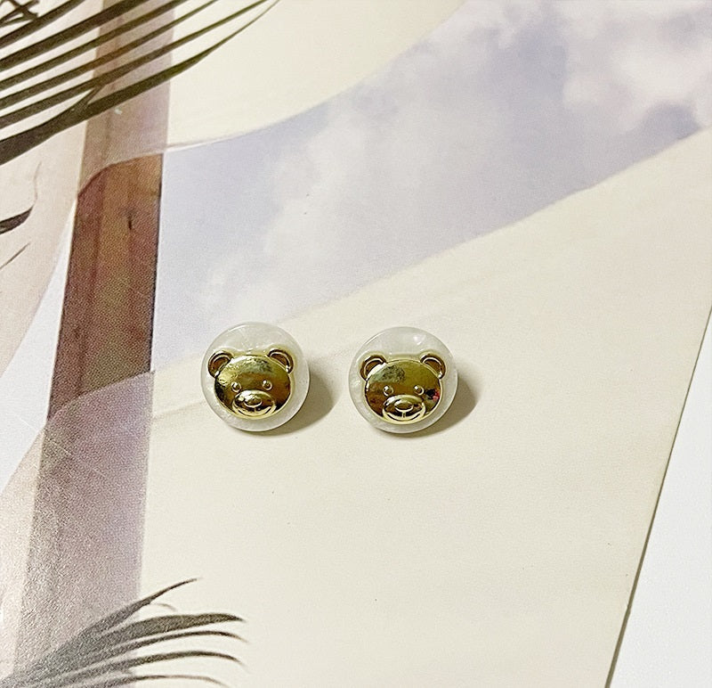 Pair of 11mm bear buttons with gold-tone motif, round resin face