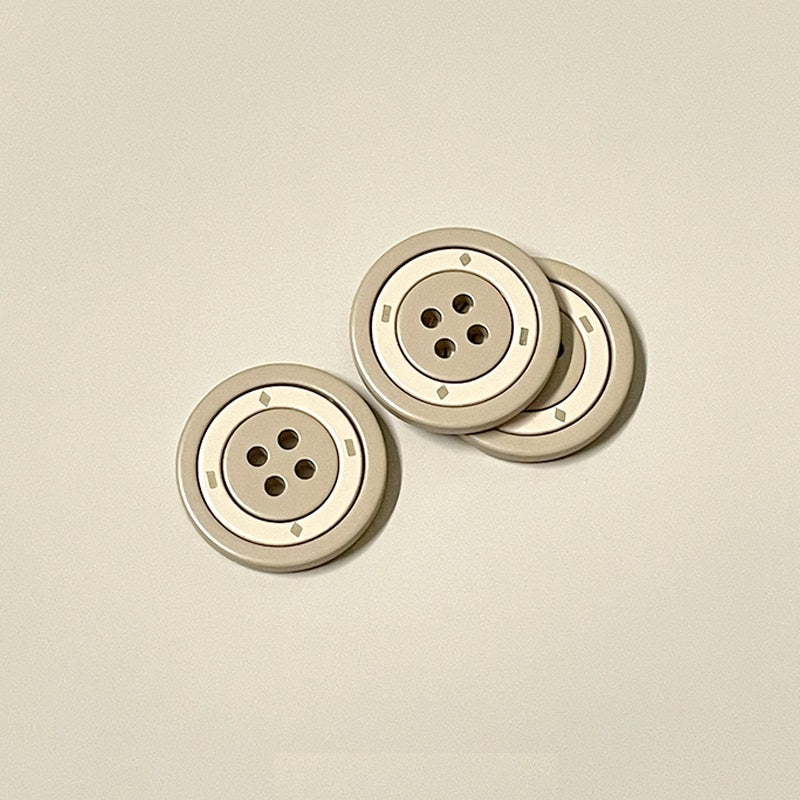 Runde Metallknöpfe, khaki, vier Löcher, 17,5/25 mm