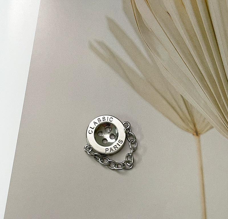 Runder Metallknopf mit Kette, 4 Löcher, silberfarben, Classic Paris