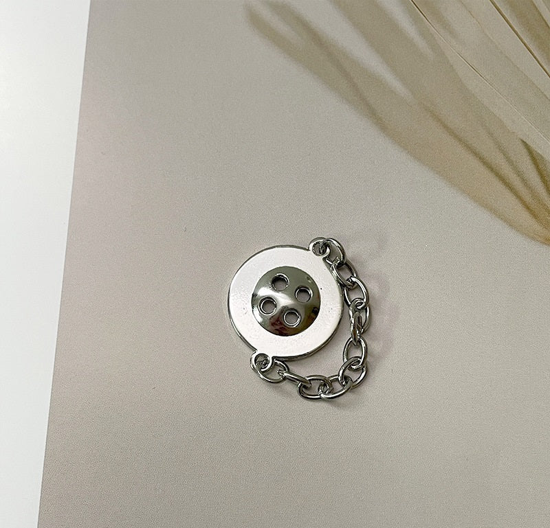 Runder Metallknopf mit Kette, 4 Löcher, silberfarben, Classic Paris