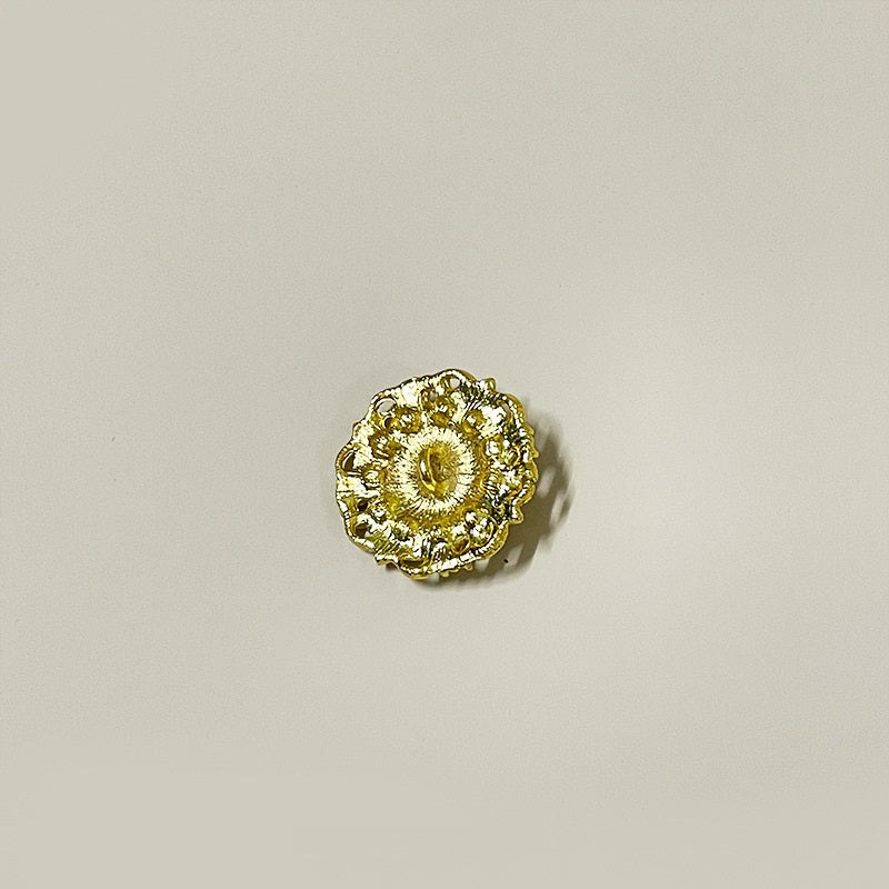 Back view of 26mm gold-tone hollow metal button with textured rim