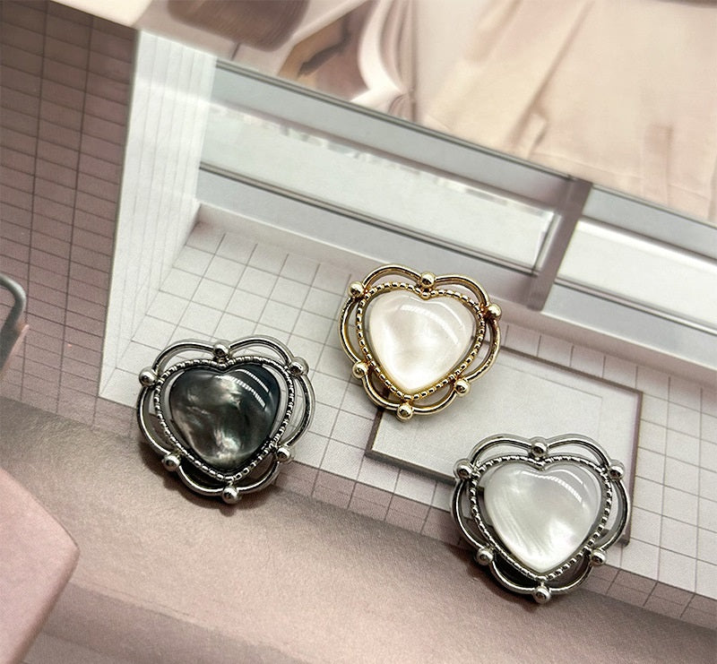Heart-shaped resin buttons in silver/white two-tone metal frames