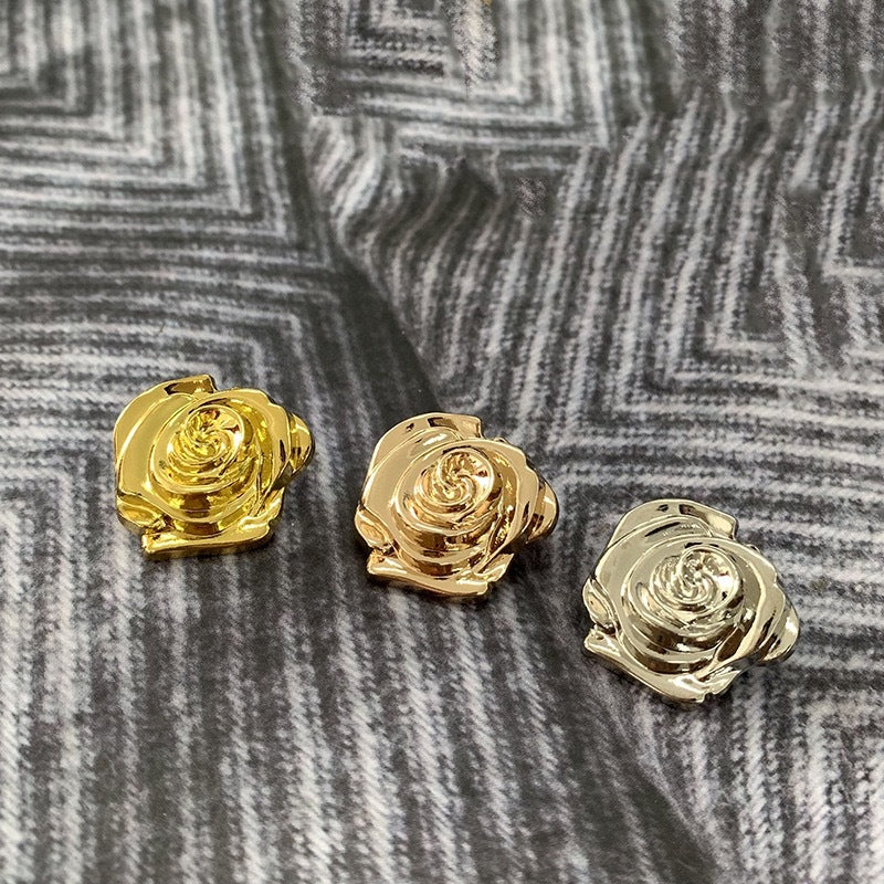 Set of 3D rose metal buttons in gold, tea gold, and silver tones (15/18/23mm)