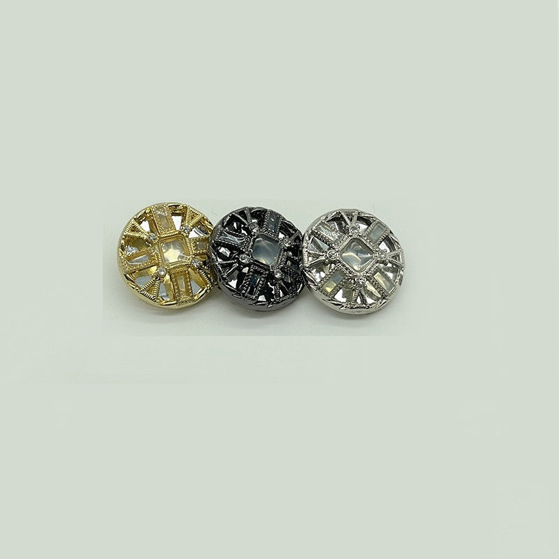 3 Metallknöpfe: Gold, Gun-Black und Silber mit Strassstein und Prägemuster
