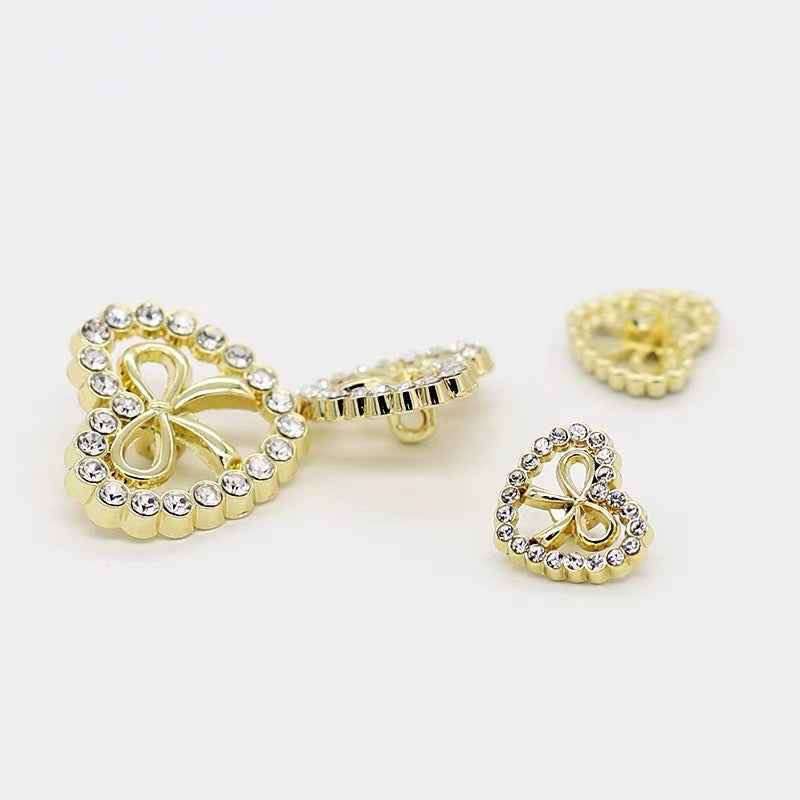 Herzförmige Strass-Schleifenknöpfe, goldfarben, Vorderseite und Rückseite mit Stift