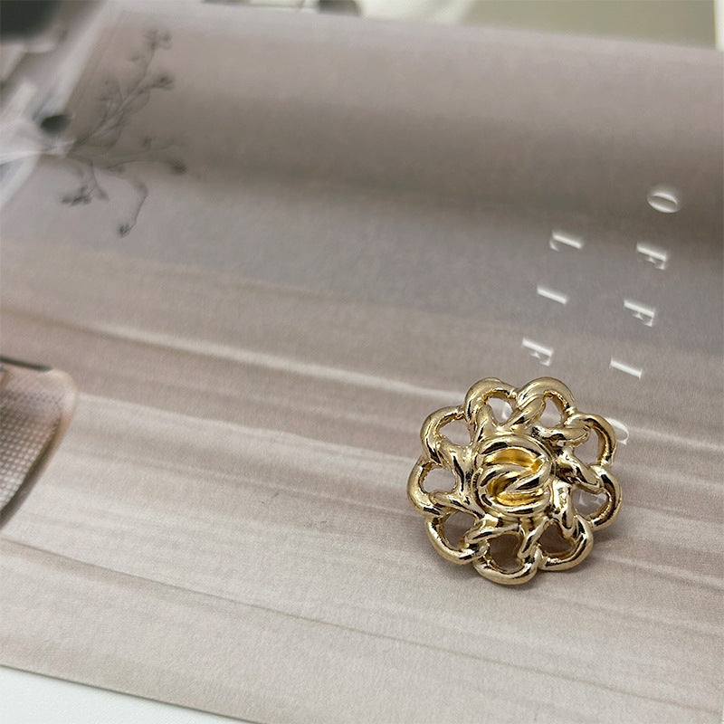 Goldfarbener Hohl-Blütenknopf mit Vintage floralen Reliefs, 12.5–25 mm