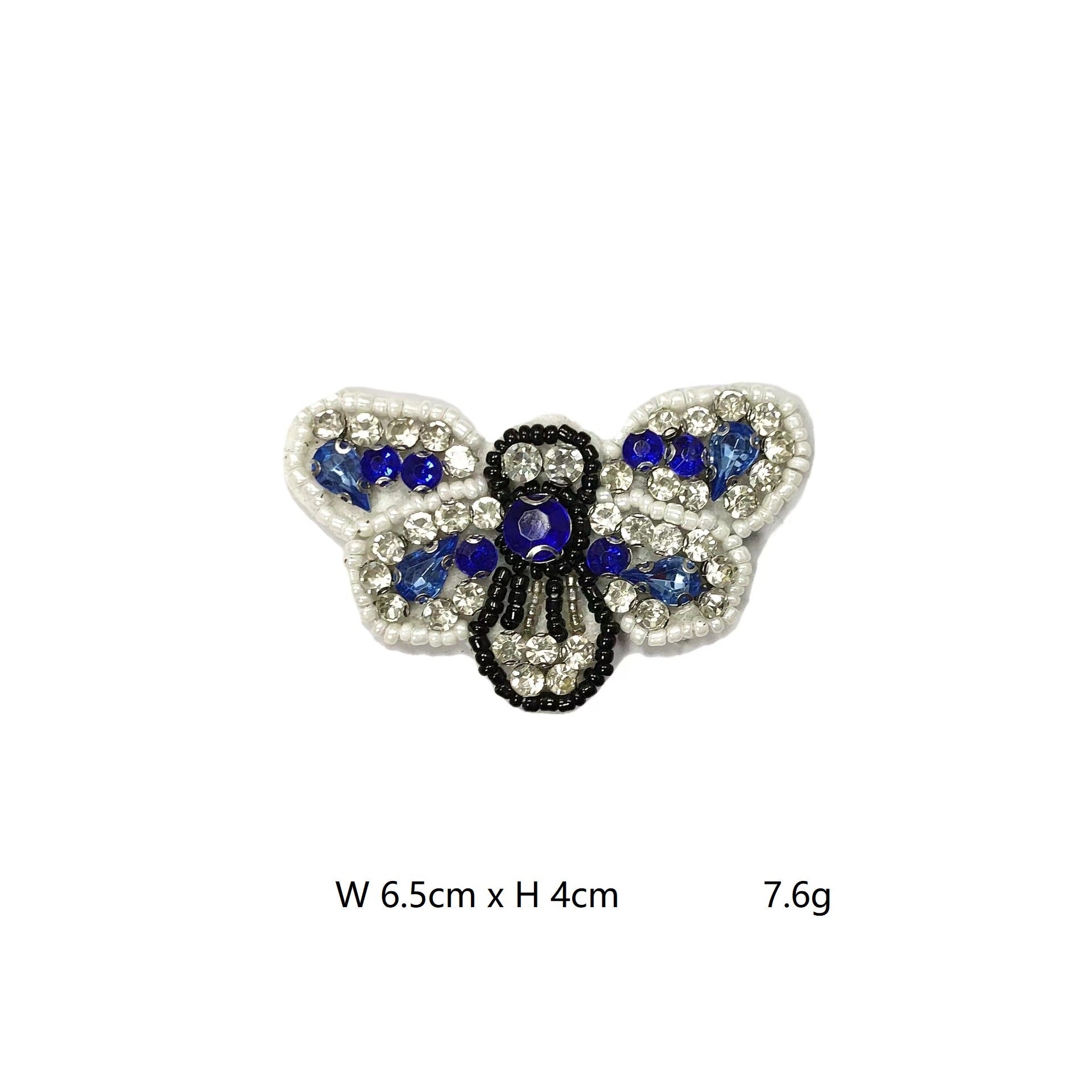 Schmetterlings-Patch mit blauem Strass, Perlenrand und schwarzen Zierfäden