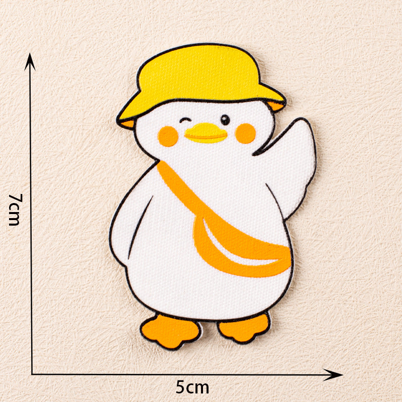 Haft-Patch Pinguin, weiß mit gelber Mütze, orange Flügel und Lächelgesicht