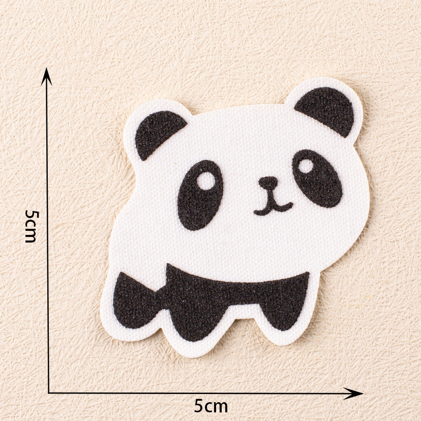 Panda-Patch weiß mit schwarzen Ohren, Augen und Pfoten; niedlicher Schnurrbart
