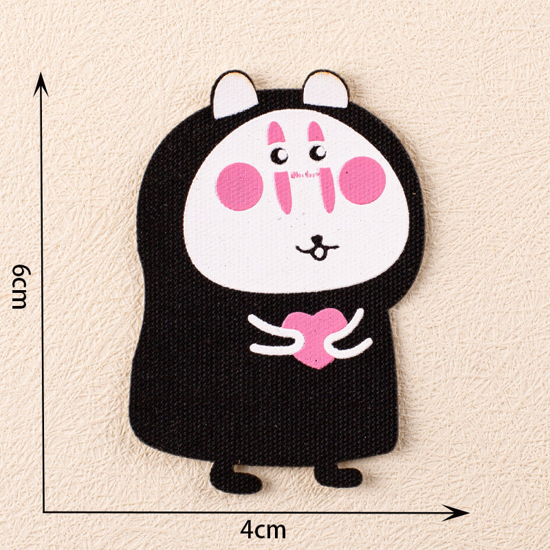 Cartoon-Panda-Patch mit schwarzem Körper, weißem Gesicht und pinken Akzenten