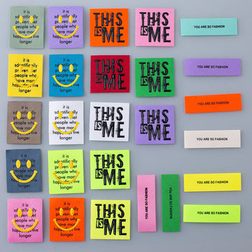26pcs 3D Alphabet-Abzeichen, bunt, mit Aufschrift „THIS IS ME“.