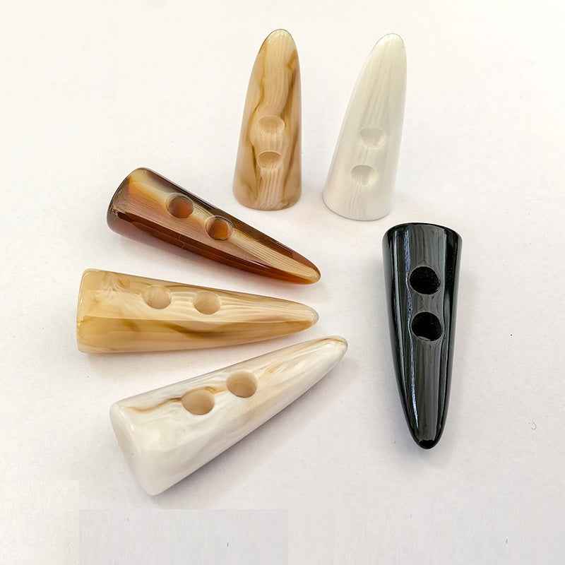 Faux-Horn Knebelknöpfe aus Resin, 2-Loch, mehrfarbig (weiß, beige, braun, schwarz)