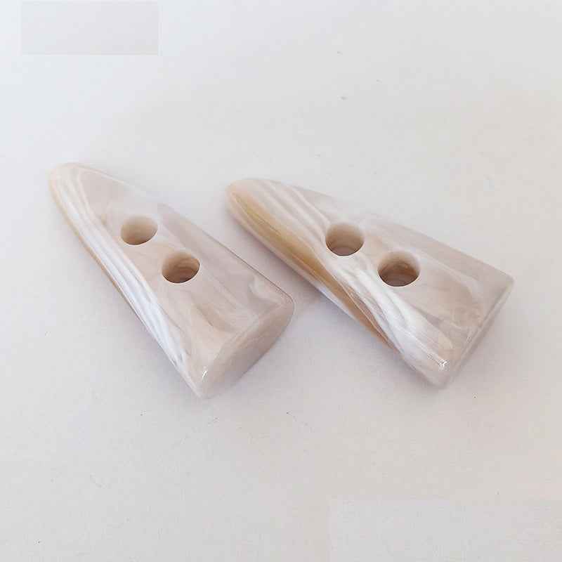 Resin Faux-Horn 2-Loch Knebelknöpfe, hell beige, geriffelte Oberfläche