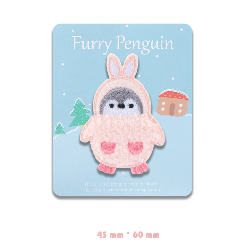 Rosa Flauschen-Pinguin-Patch mit grauem Gesicht und rosafarbenen Flossen