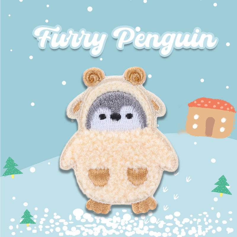 Cremefarbener Flauschen-Pinguin-Patch mit grauem Gesicht, auf Karte