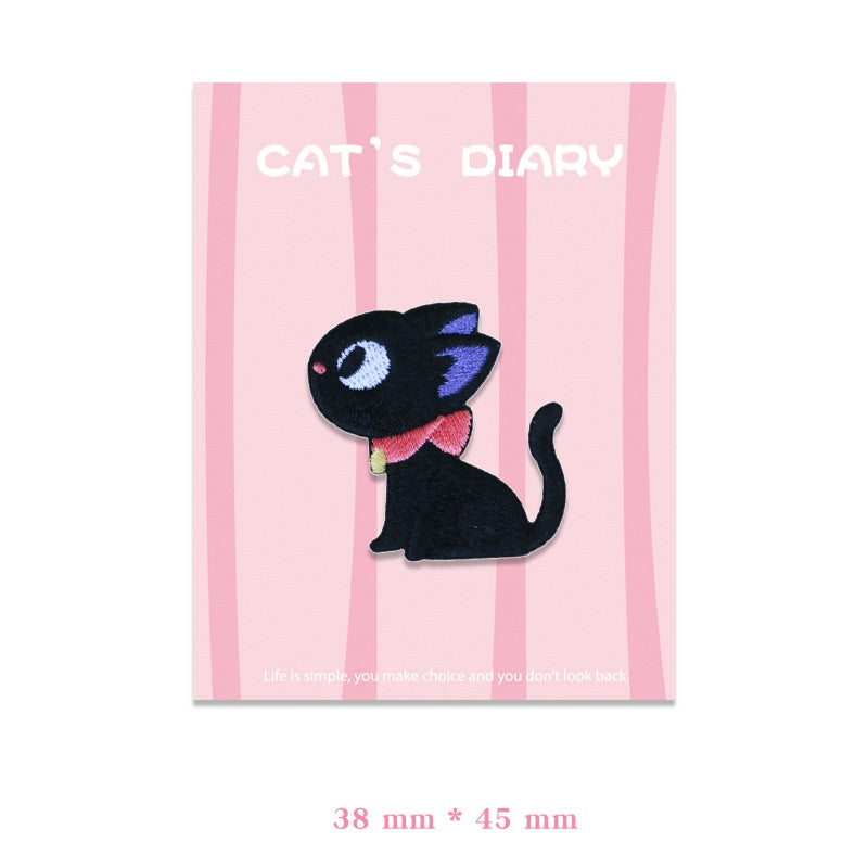Schwarze Katze besticktes Patch mit weißen Augen und rotem Detail, 38mm×45mm
