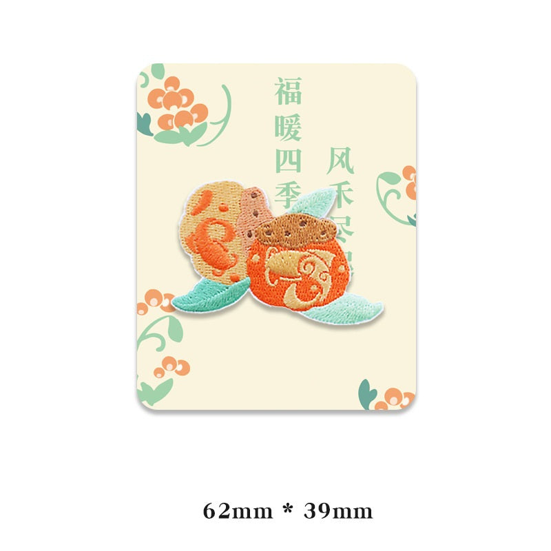 自粘刺绣贴布（62×39mm）：橙色鱼形与棕橙花纹，配薄荷绿叶片
