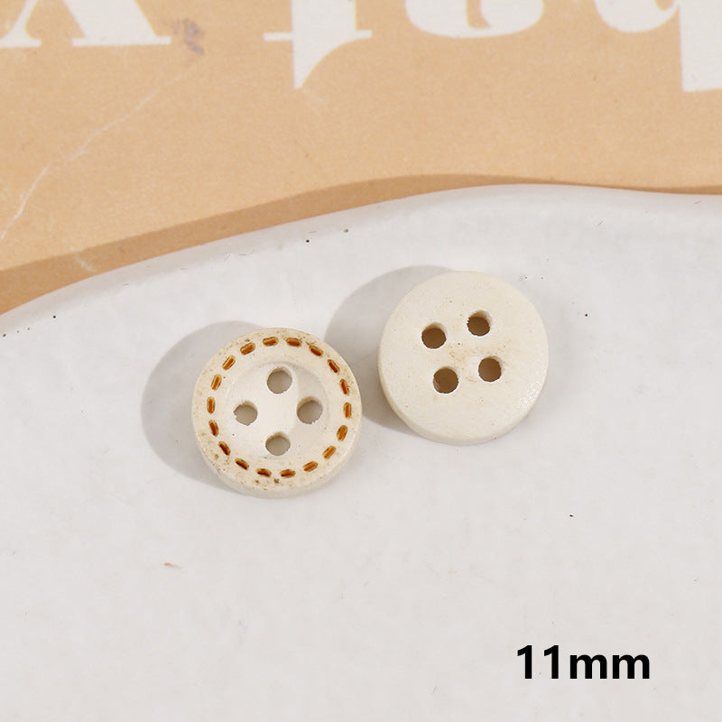 Weiße Holzknöpfe, rund, mit 4 Löchern, einer mit Ziernähten, 11 mm