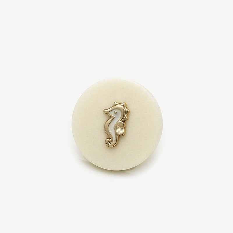 Resin shank button 16/22.5/25mm, beige seahorse motif (20 pcs)