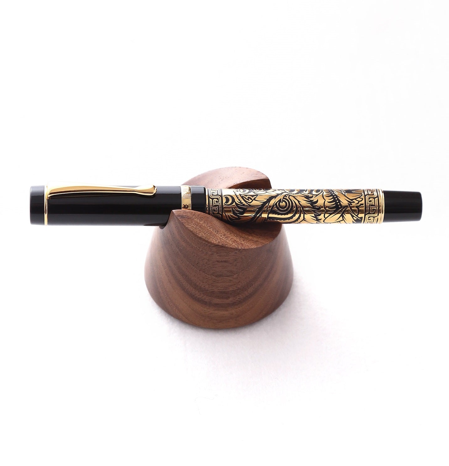 Walnut Wood Single-Hole Pen Holder – Solid Wood Pen Stand & Rest