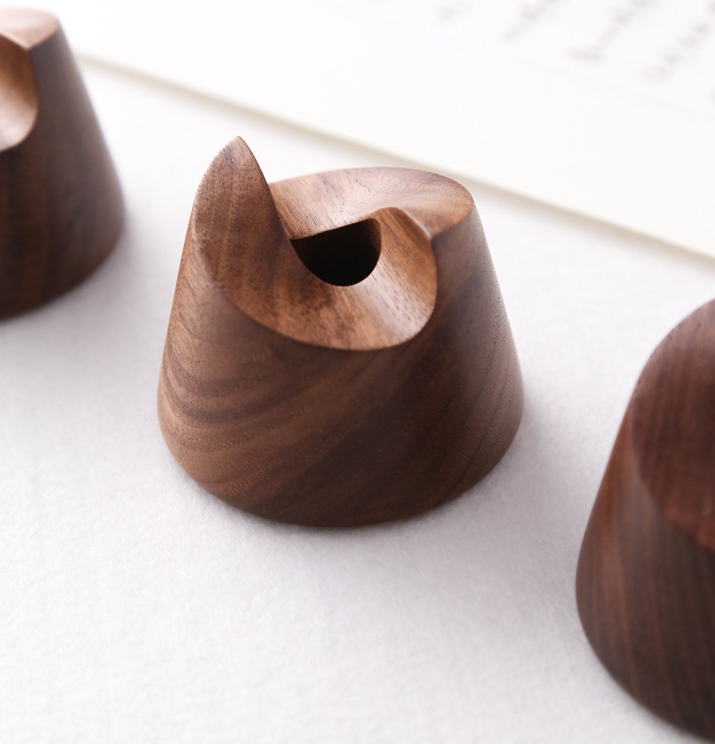 Walnut Wood Single-Hole Pen Holder – Solid Wood Pen Stand & Rest